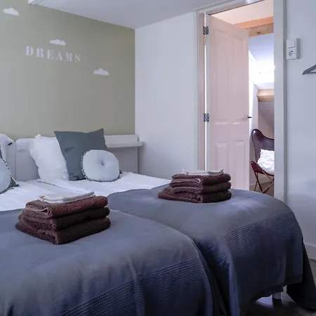 Waterhill's Bed Daire *