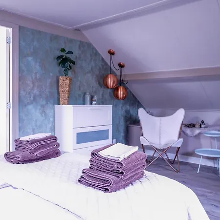 Waterhill's Bed * Dinteloord